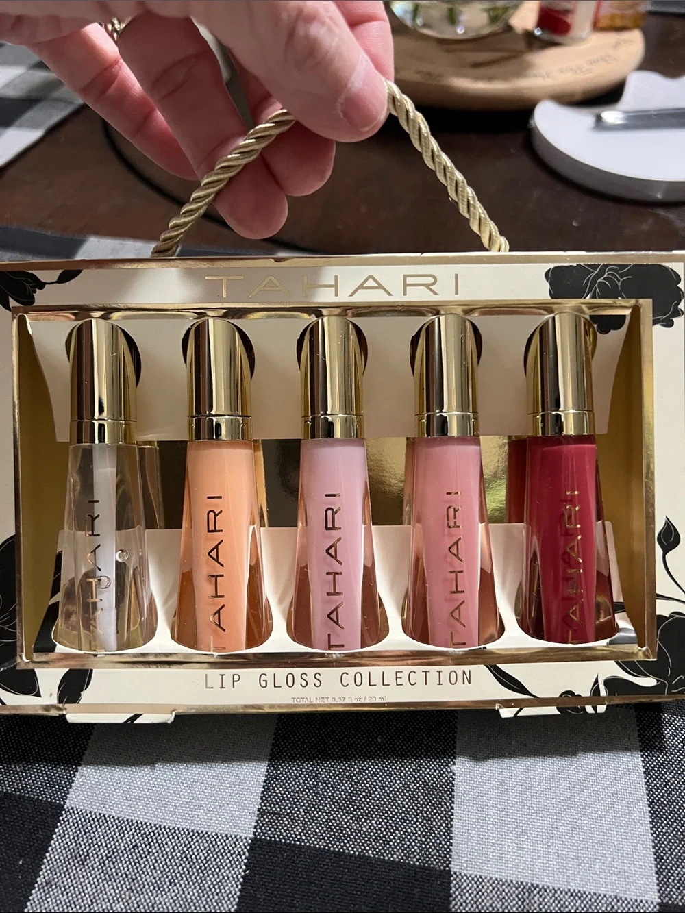 New Tahari Lip Gloss Set – Clear, Peach, Light Pink, Rose Pink & Berry